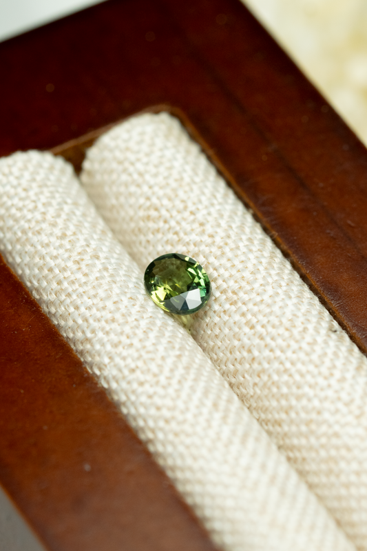 0.4ct Oval Yellow-Green Sapphire