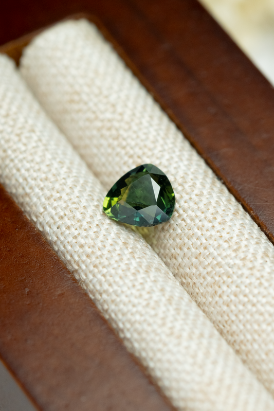 0.90ct Tri-Colour Sapphire