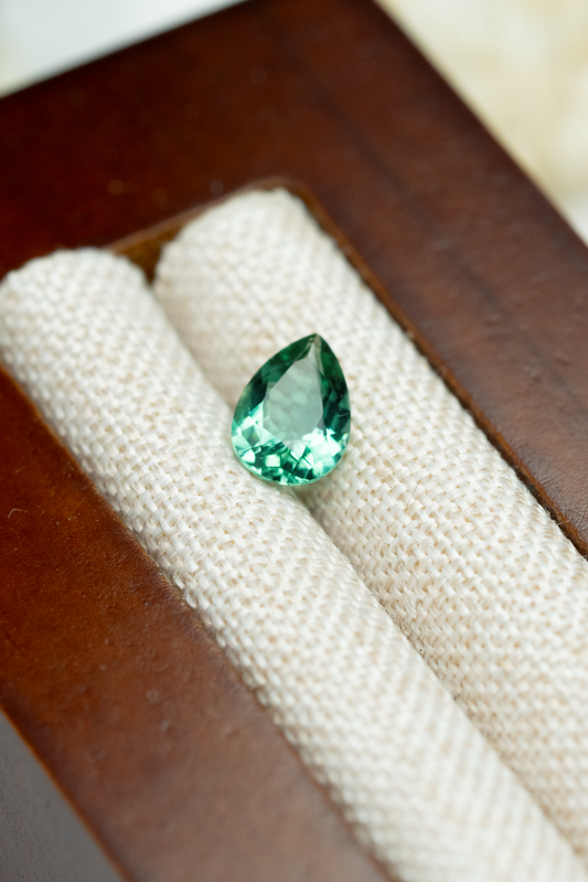 0.60ct Pear Cut Green Lab Crystal