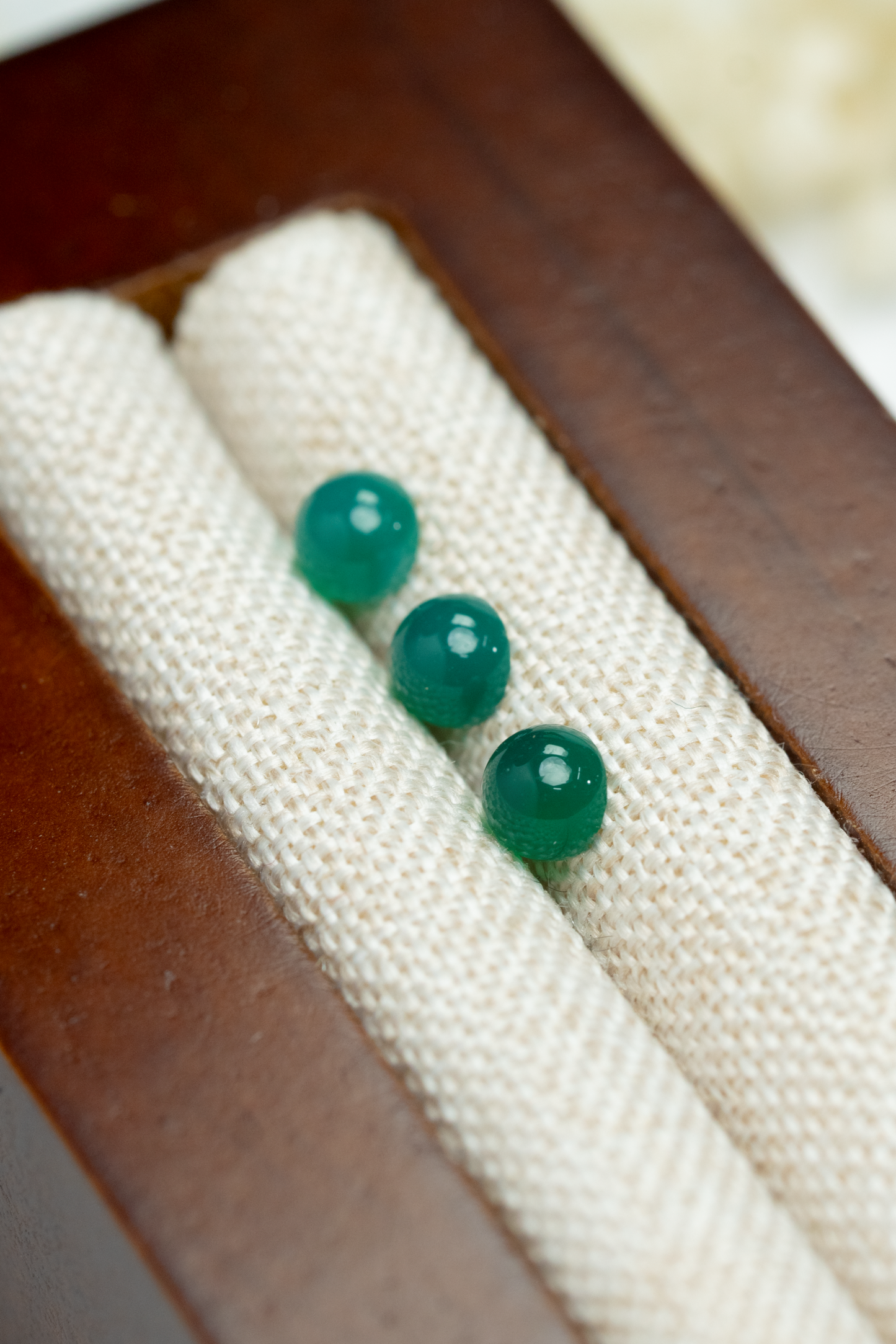 0.25ct Round Cabochon Green Agate/Chachedolny