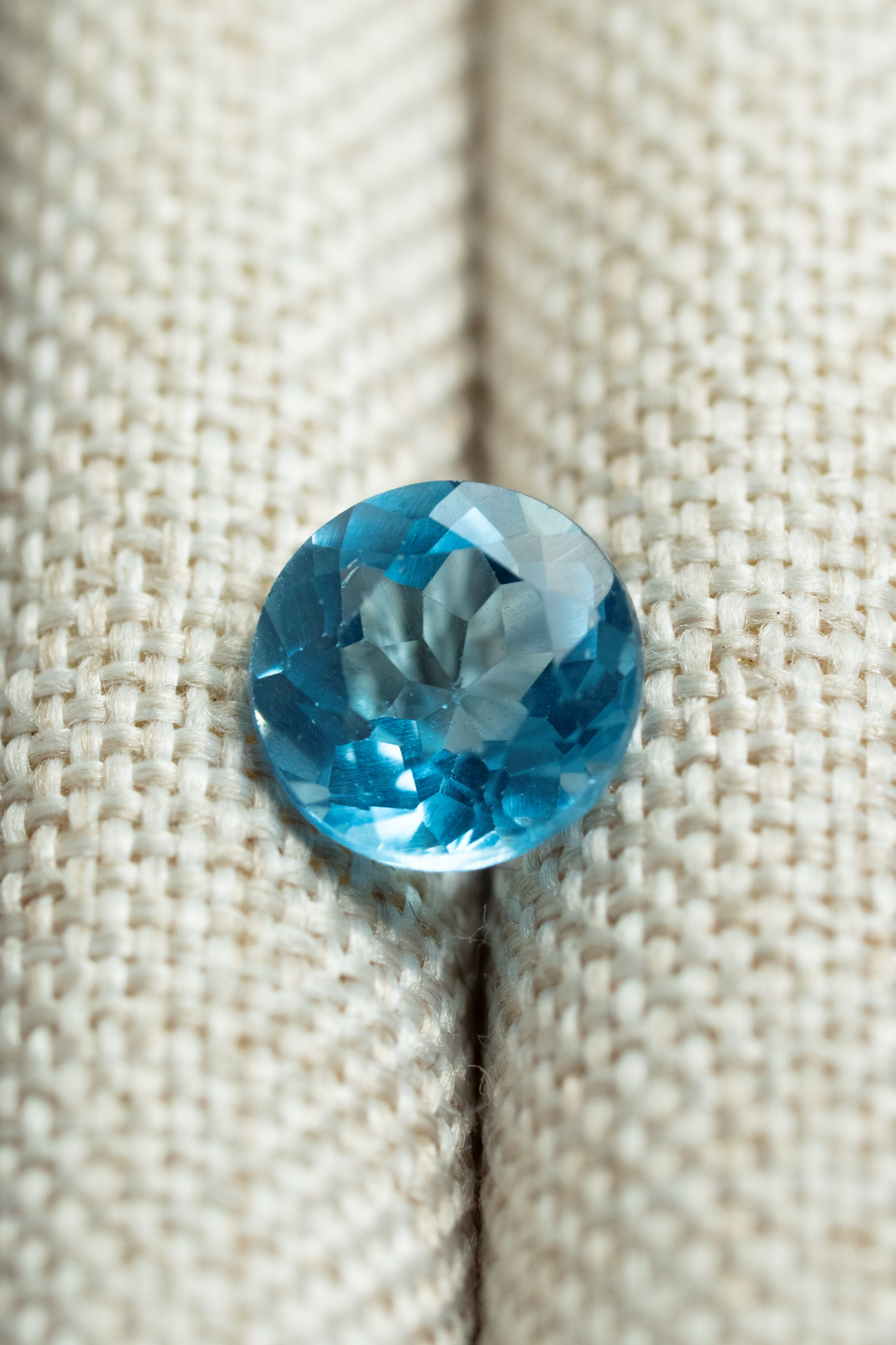 0.9ct Round Swiss Blue Topaz