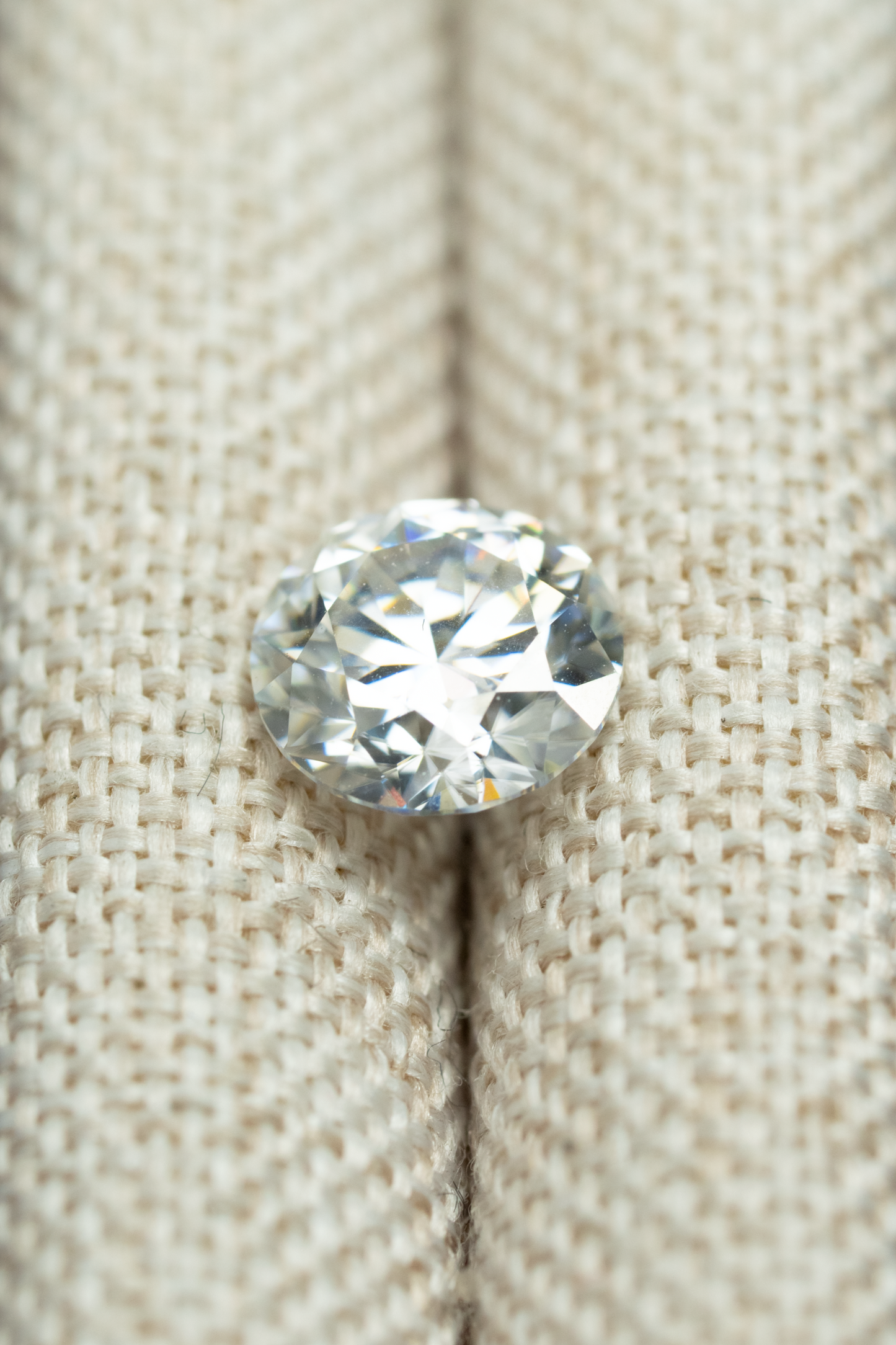 Various sizes Round Moissanite