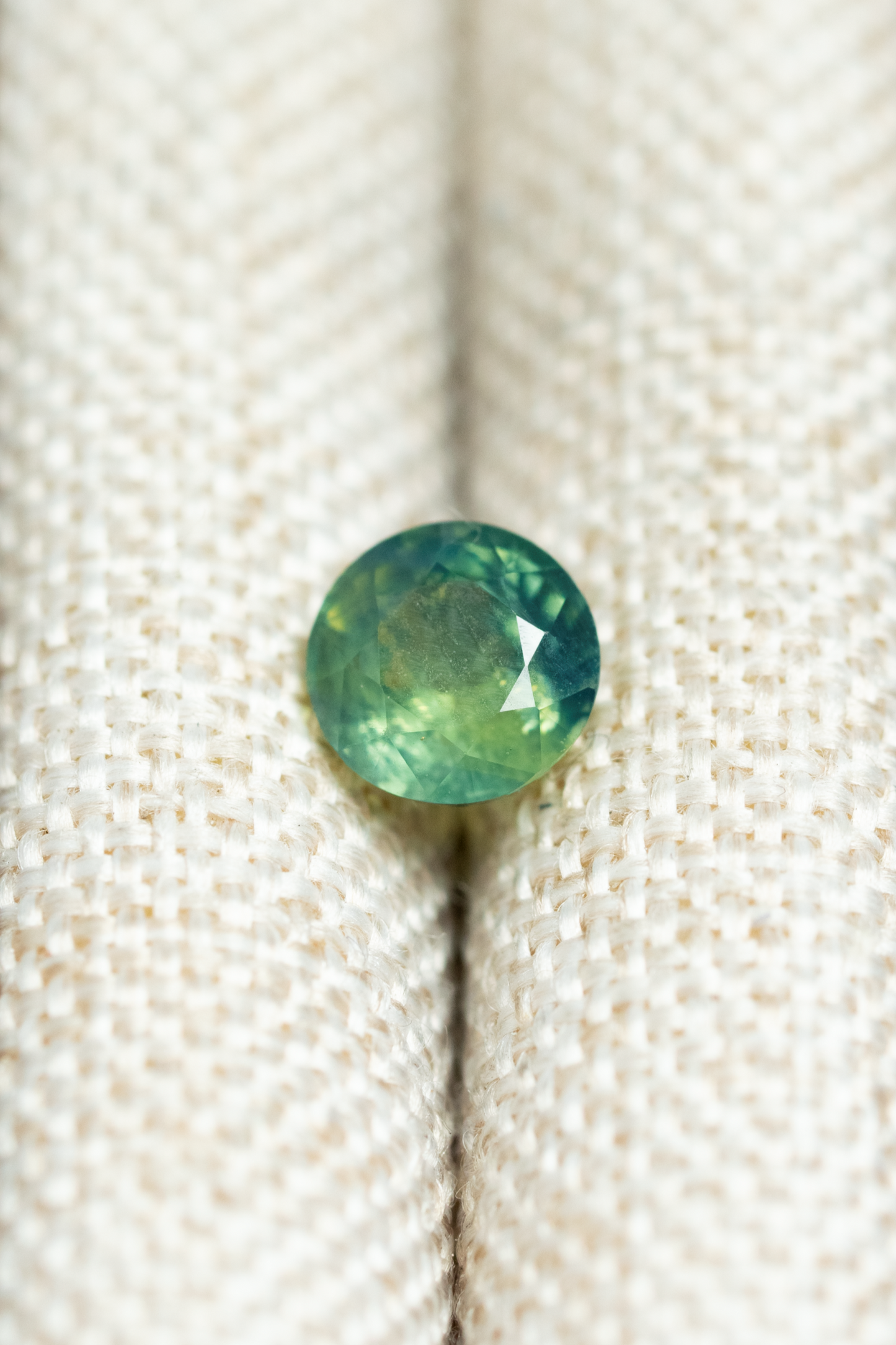 0.66ct Round Bi-Colour Blue Green Sapphire